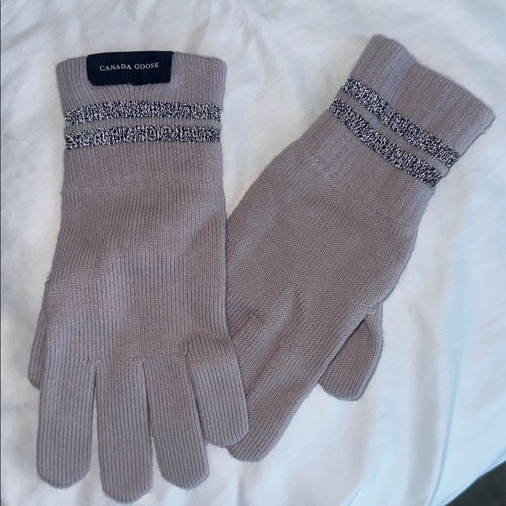 Canada Goose Gloves✨